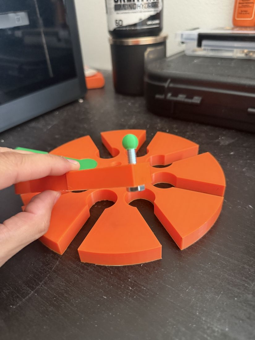 Printed V1 hub with arm test-fit into a different slot